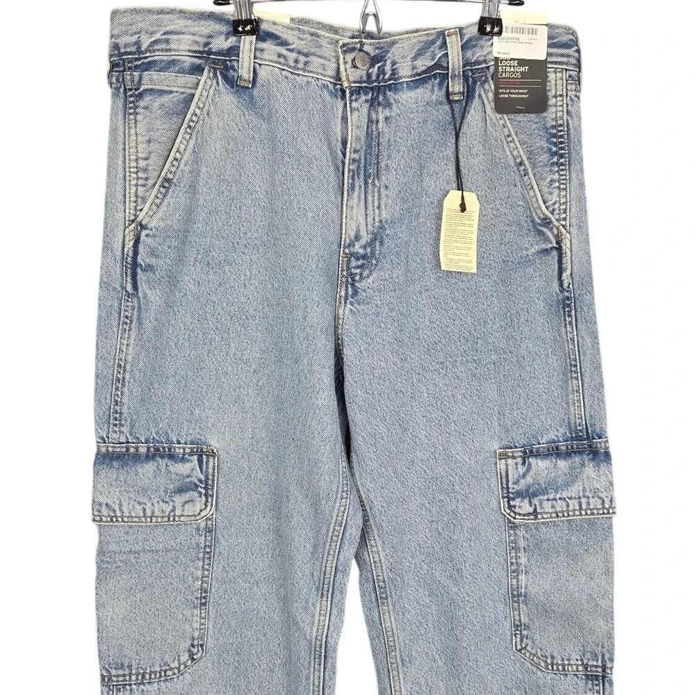 Levis 568 Cargo Jeans Men 32x32 Light Wash Blue Denim Loose Straight Utility NEW
